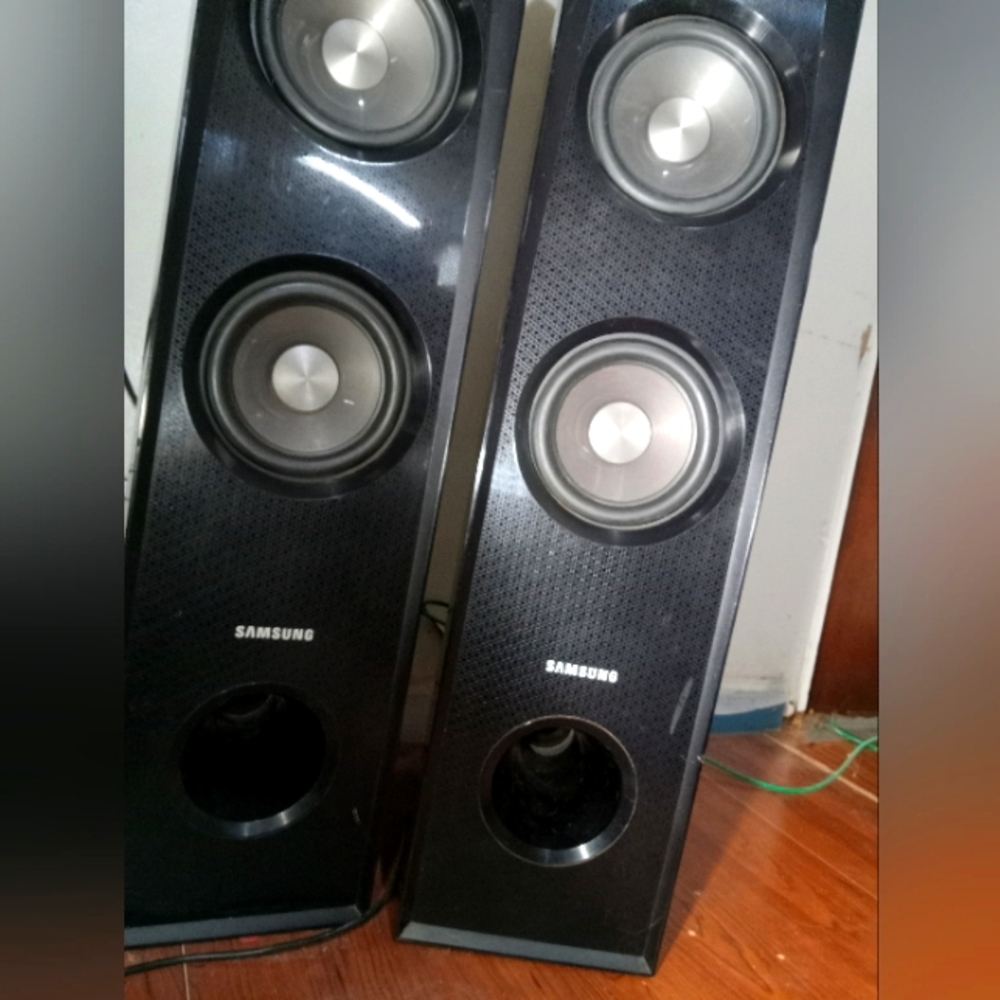 Samsung Sound Tower Floorstanding Bluetooth Speakers Model #: TW-J5500/ZA